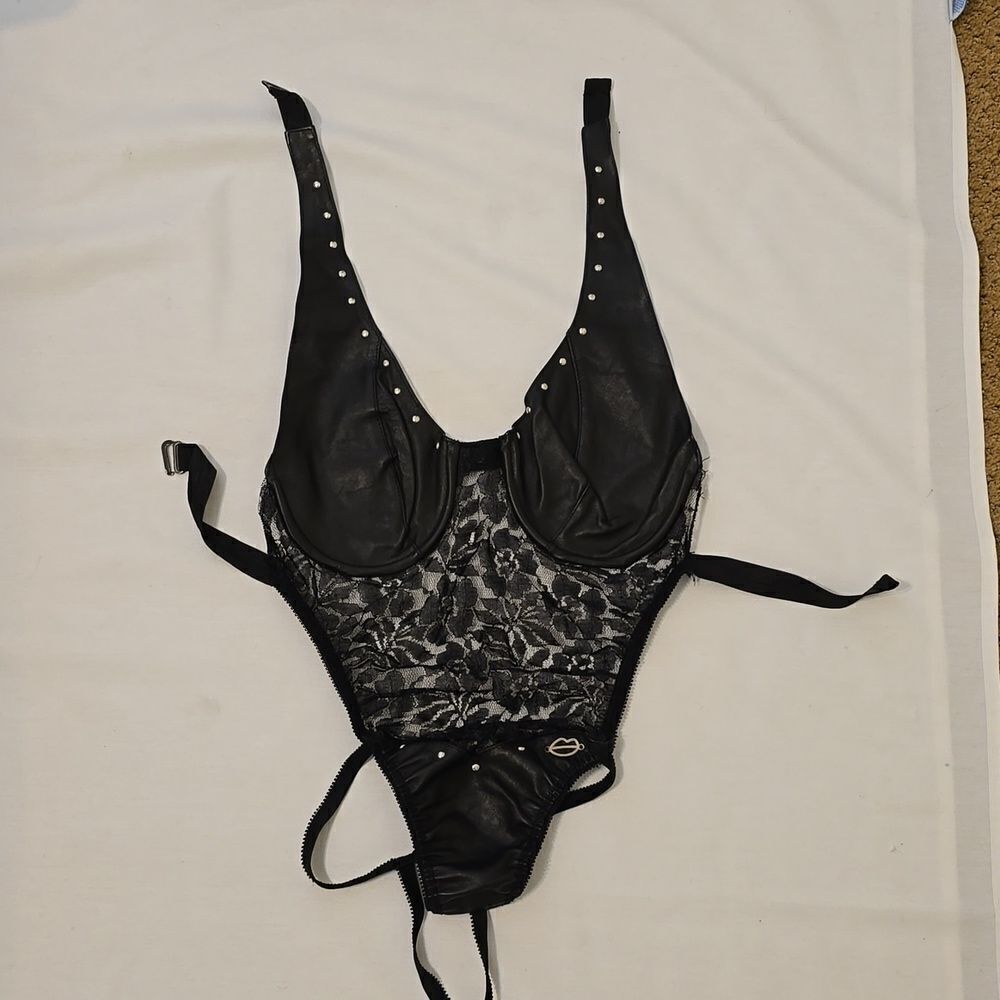 SPICE LEATHER AND LACE SEXY‎ BODYSUIT SIZE SMALL.